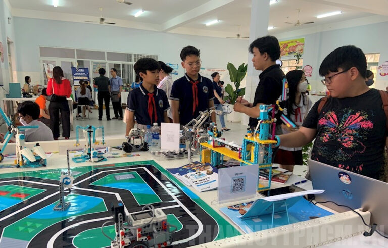 Bàn Ghế Lớp Học STEM